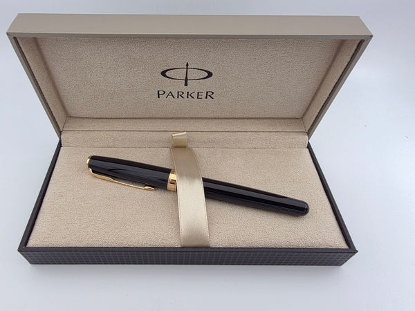 Parker Sonnet Black/Gold Medium Fountain Pen (S0808710) NIB