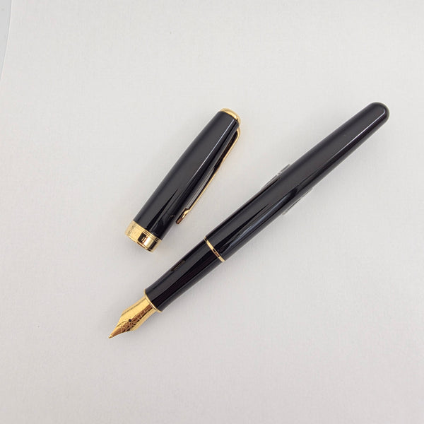 Parker Sonnet Black/Gold Medium Fountain Pen (S0808710) NIB